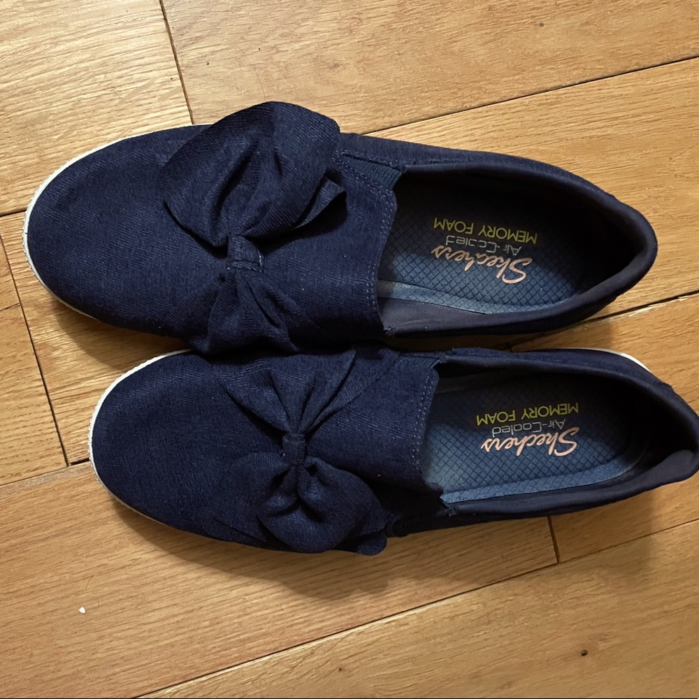Navy Skechers with bow detail